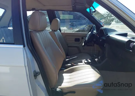 1990 BMW 325 I Automatic z USA, uszkodzony, nr VIN WBAAD2315LED28367